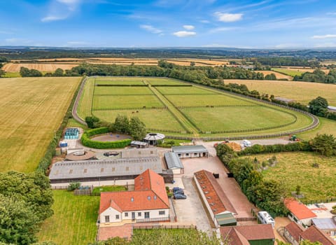 North Yorkshire race yard with exceptional facilities comes to market